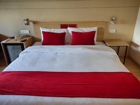 Lumis Studio Apartment Hyderabad Luaran gambar